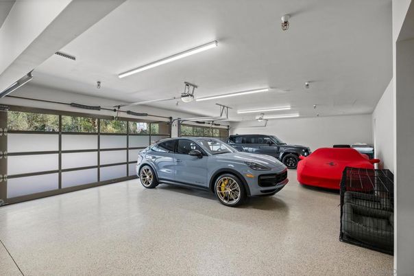 Garage, Interior