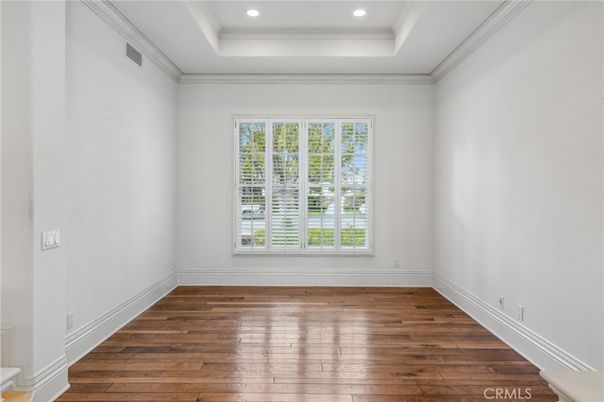 Empty room, Interior, Recessed Lighting, Wood Texture Flooring