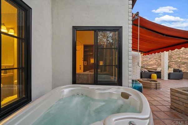Exterior, Hot Tub