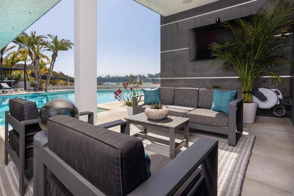 Exterior, Pool, Water
