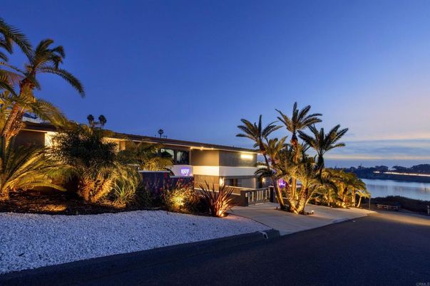 Exterior, Lake