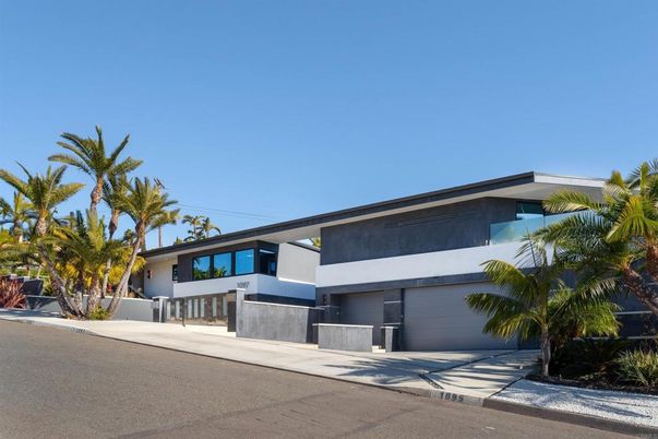 Attached, Exterior, Facade, Modern