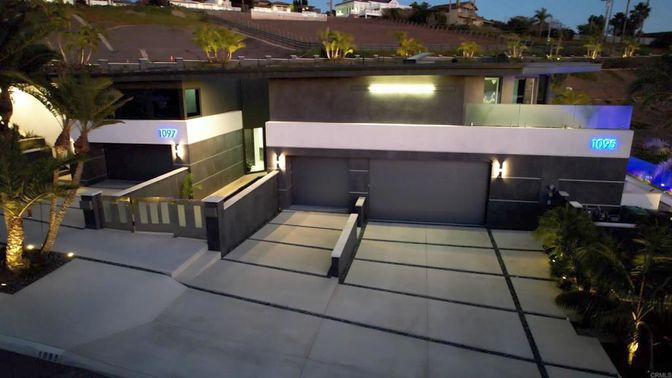 Exterior, Facade, Modern
