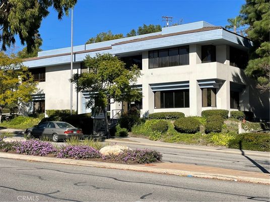 Exterior, Facade, Modern