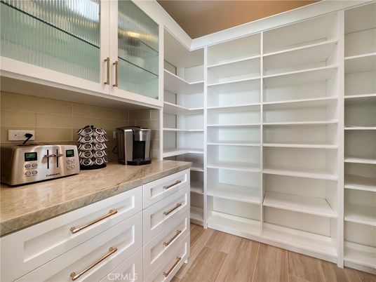 Interior, Walk-in Closets, Wood Texture Flooring