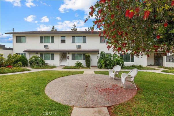 Backyard, Exterior, Facade, Split Level