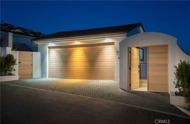 Attached, Exterior, Facade, Modern