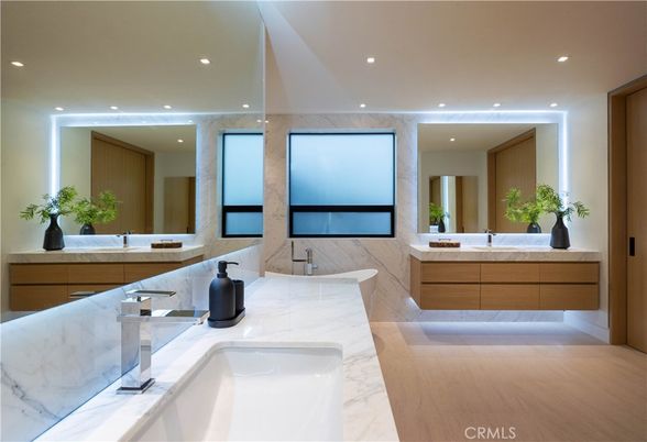 Bathroom, Dual Sink Vanities, Interior, Recessed Lighting