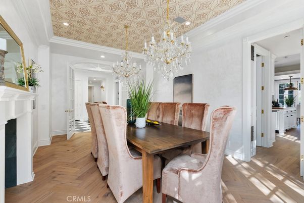 Chandelier, Dining room, Fireplace, Interior, Recessed Lighting, Wood Texture Flooring