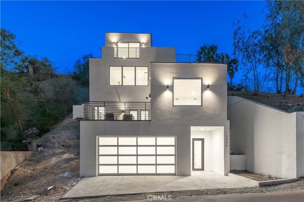 Attached, Exterior, Facade, Modern