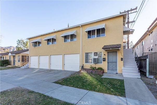 Attached, Exterior, Facade, Rowhouse