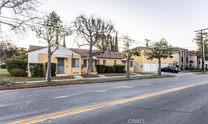Exterior, Facade, Ranch