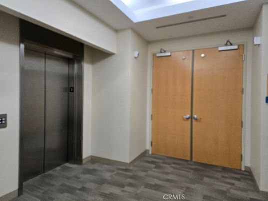 Elevator, Interior, Wood Texture Flooring