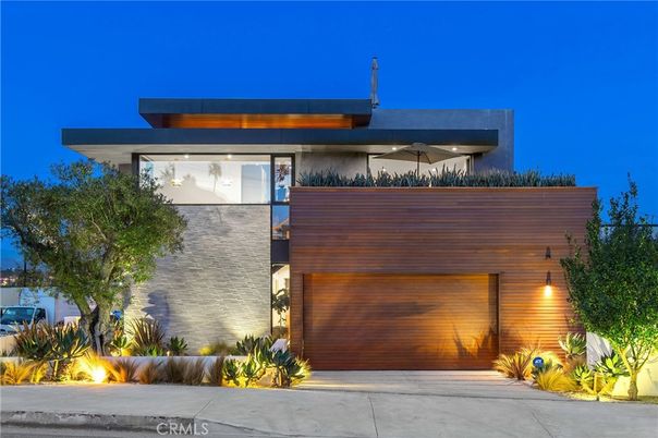 Attached, Exterior, Facade, Modern
