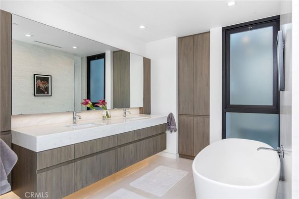 Bathroom, Dual Sink Vanities, Free Standing Baths, Interior, Recessed Lighting