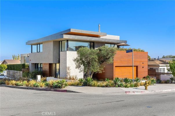 Attached, Exterior, Facade, Modern