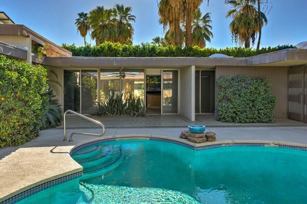 Exterior, Pool