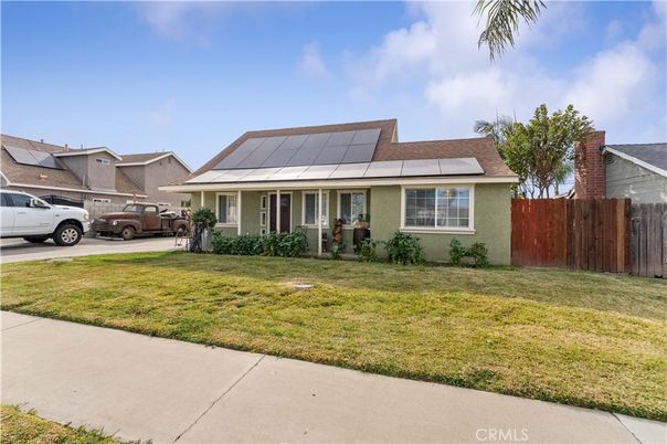 Backyard, Exterior, Facade, Solar Panels, Ranch