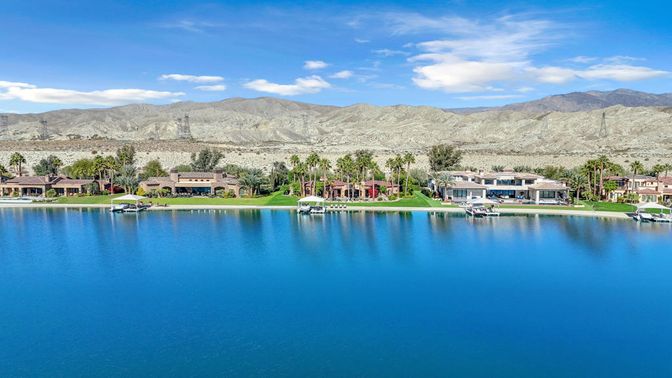 Exterior, Lake