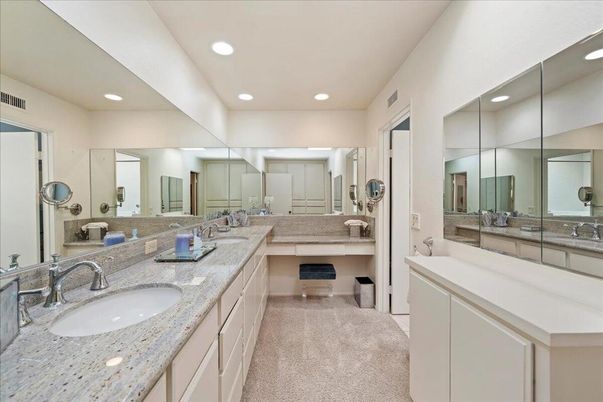 Bathroom, Dual Sink Vanities, Interior, Recessed Lighting