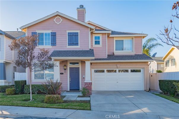 Attached, Exterior, Facade, American Craftsman