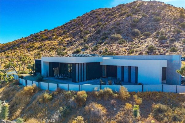 Backyard, Exterior, Facade, Modern