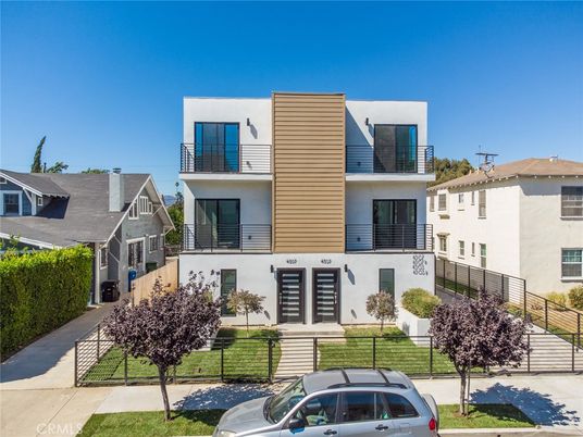 Exterior, Facade, Modern