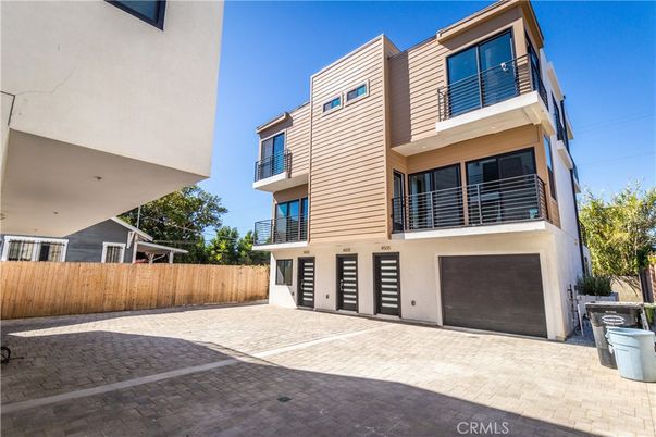 Attached, Exterior, Facade, Modern
