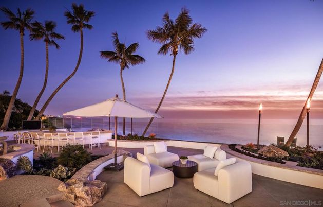Exterior, Pool, Water