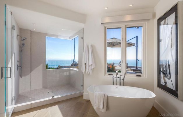 Bathroom, Free Standing Baths, Glass Shower, Interior, Recessed Lighting, Water