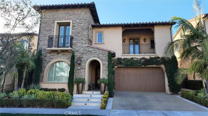 Attached, Exterior, Facade, Mediterranean