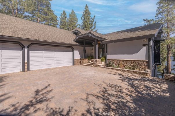 Attached, Exterior, Facade, Ranch