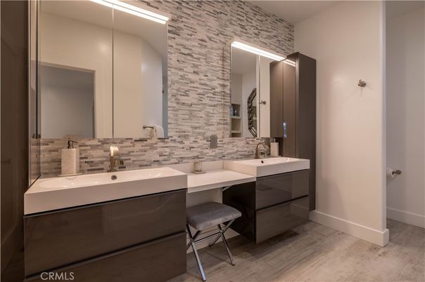 Bathroom, Dual Sink Vanities, Interior, Wood Texture Flooring