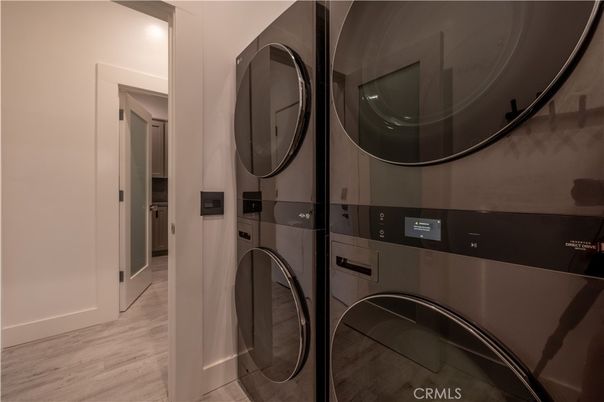 Interior, Utility Closets, Washer, Wood Texture Flooring