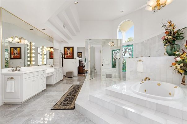Bathroom, Dual Sink Vanities, Interior, Recessed Lighting