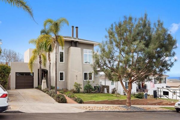 Attached, Exterior, Facade, Modern