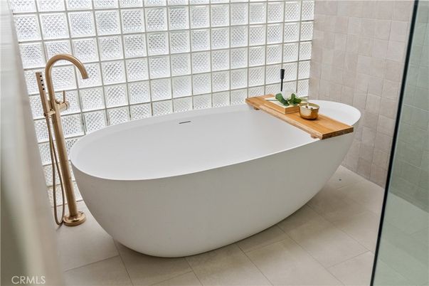 Bathroom, Free Standing Baths, Interior