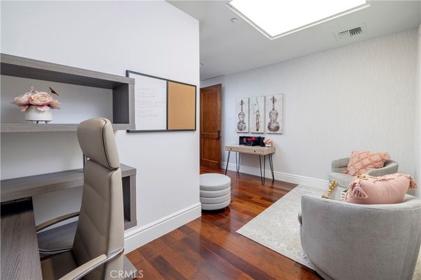 Interior, Recessed Lighting, Wood Texture Flooring