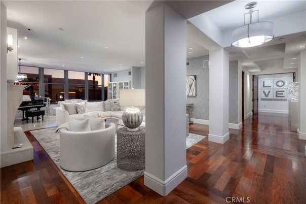 Interior, Living room, Pendant Lights, Piano, Recessed Lighting, Wood Texture Flooring