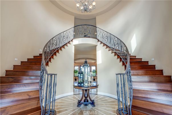 Chandelier, Interior