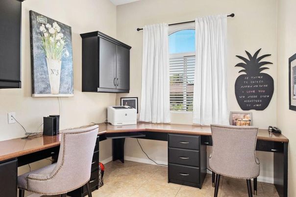 Home Office, Interior
