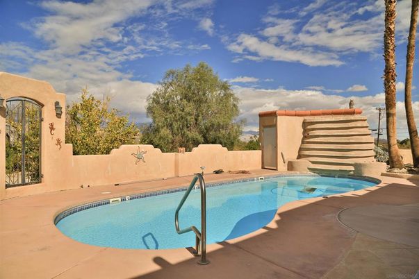 Exterior, Pool