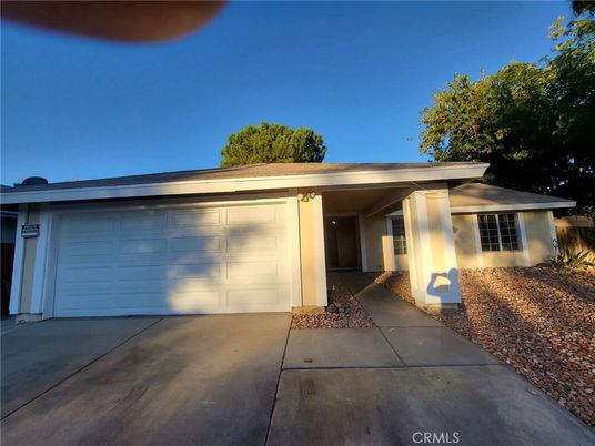 Attached, Exterior, Facade, Ranch