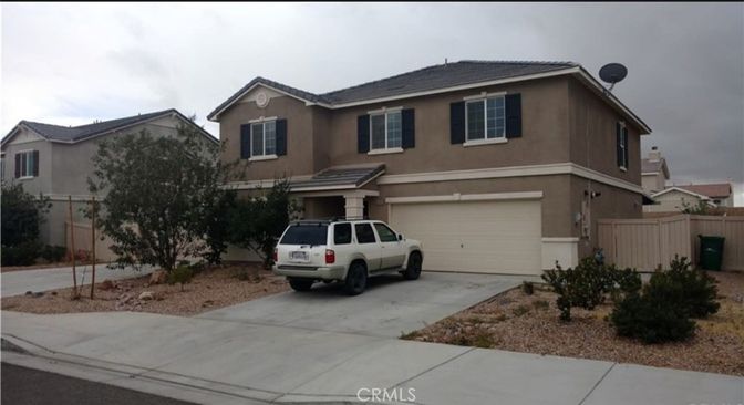 Attached, Exterior, Facade, Mediterranean