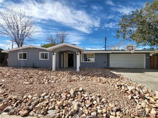 Attached, Exterior, Facade, Ranch