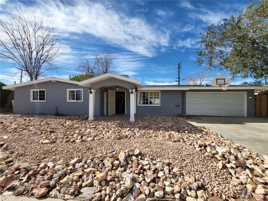 Attached, Exterior, Facade, Ranch