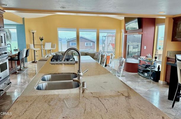 Dining room, Interior, Kitchen, Recessed Lighting, Stainless Steel Appliances