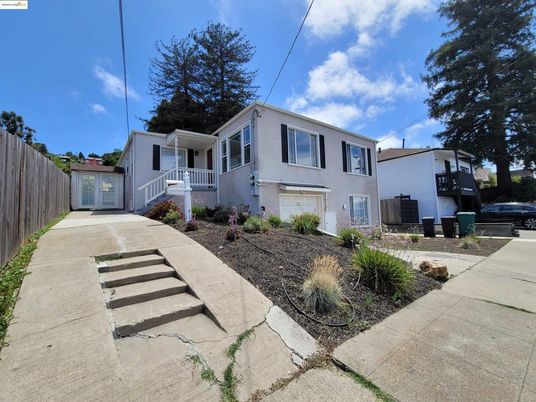 Attached, Exterior, Facade, Raised Ranch