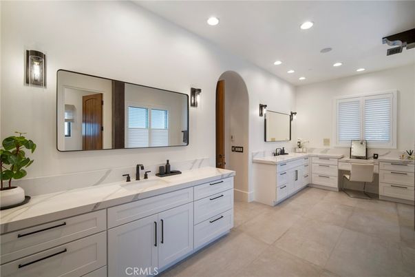 Bathroom, Dual Sink Vanities, Interior, Recessed Lighting