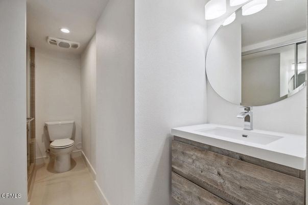 Bathroom, Interior, Recessed Lighting